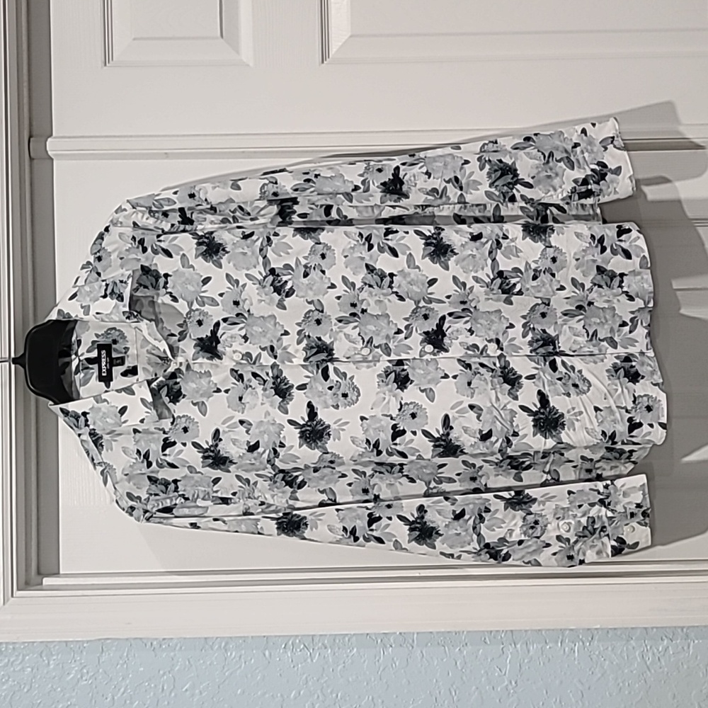 NWOT Express Mens Blk/Wht L/S Floral Print Xtra Slim Btn Down Shirt Size: XL